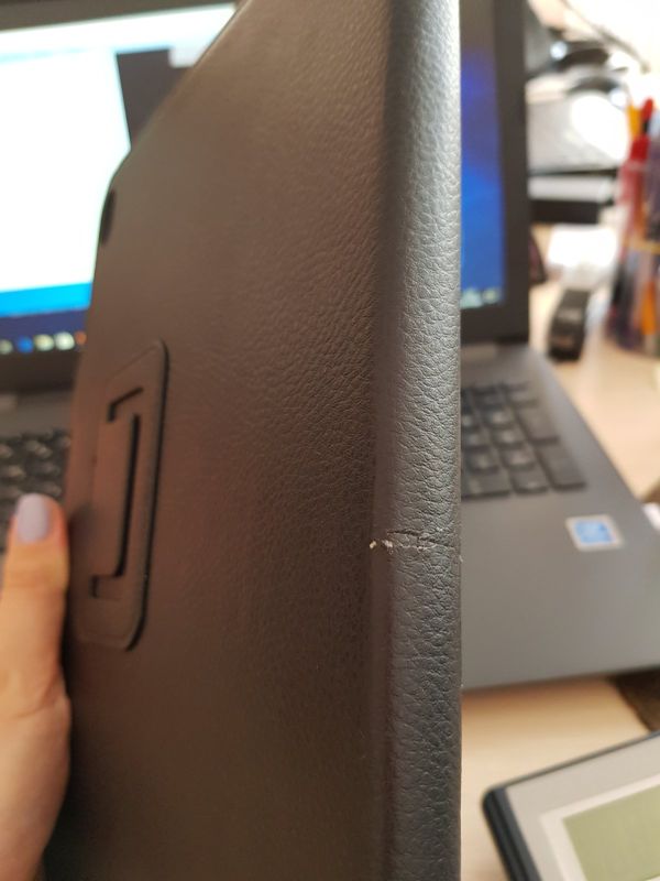 Чехол Lenovo Tab E10 X104 Classic Black с небольшим браком