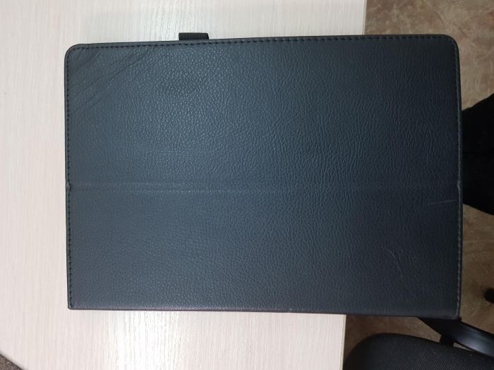 Чехол Lenovo Tab E10 X104 Classic Black с небольшим браком