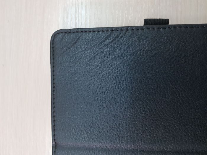 Чехол Lenovo Tab E10 X104 Classic Black с небольшим браком