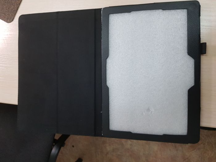 Чехол Lenovo Tab E10 X104 Classic Black с небольшим браком